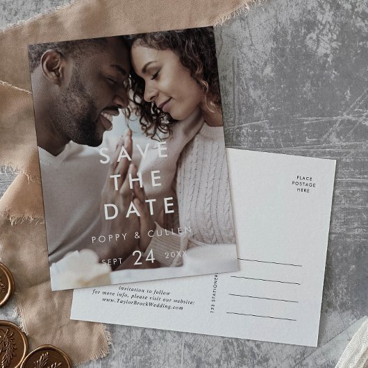 Chic Typografy Foto Template Save the Date Einladungspostkarte