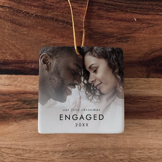 Chic Unser erstes Verlobtes Foto zu Weihnachten Keramikornament