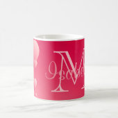Chic Valentine Pink Hearts Red Name Monogram Tasse (Mittel)
