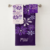 Chic Violet Pink Indigo Blume Doodle initialisiert Badhandtuch Set (Insitu)