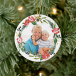 Chic Watercolor Flora Holiday Ornament<br><div class="desc">Freuen Sie sich auf dieses elegante und moderne Urlaubssaison-Design mit Aquarellblumen und Sprigs,  die Ihr Foto präsentieren. Passen Sie die Rückseite mit Ihrem eigenen Text an. Sehen Sie sich unseren Shop für weitere Stücke in diesem Design!</div>