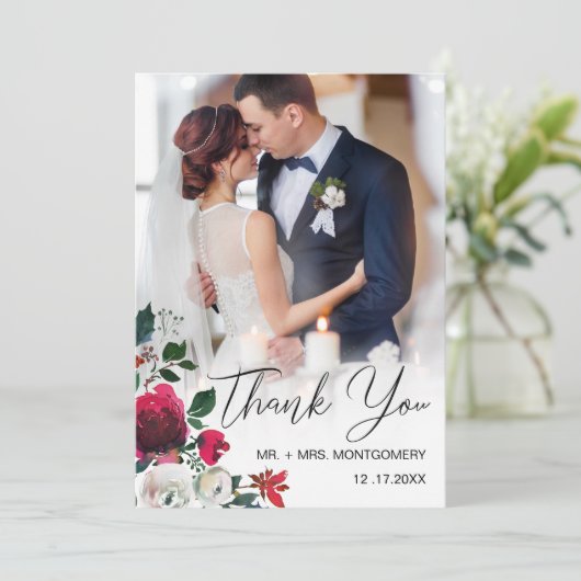 Chic Wedding Red Floral Rose Black Script Foto Dankeskarte (Stehend Vorderseite)