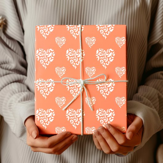 Chic Weißer Leopard Gepard Herz | Lachsrosa Geschenkpapier