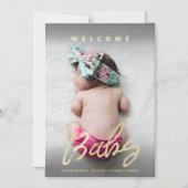 Chic Welcome Baby Gold Brush Script mit Bild Magneteinladung (Vorderseite)