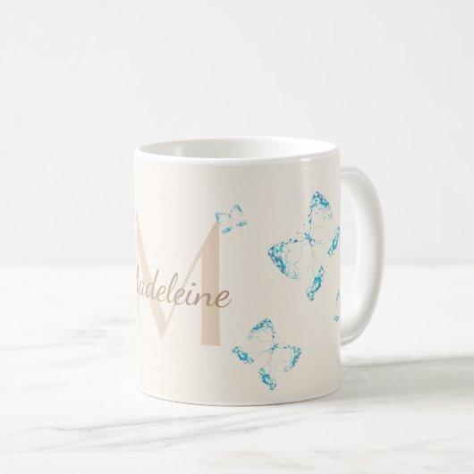 Chic Whimsical Elegant Blue Butterfells Monogramm Kaffeetasse (VorderseiteRechts)