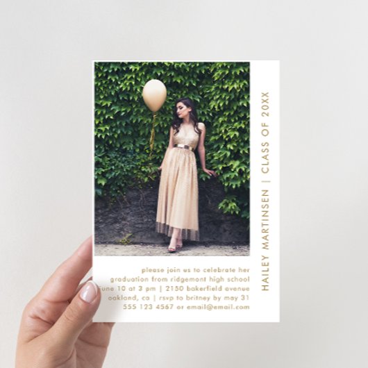 Chic White and Gold Two Foto Graduation Party Einladung