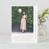 Chic White and Gold Two Foto Graduation Party Einladung (Stehend Vorderseite)