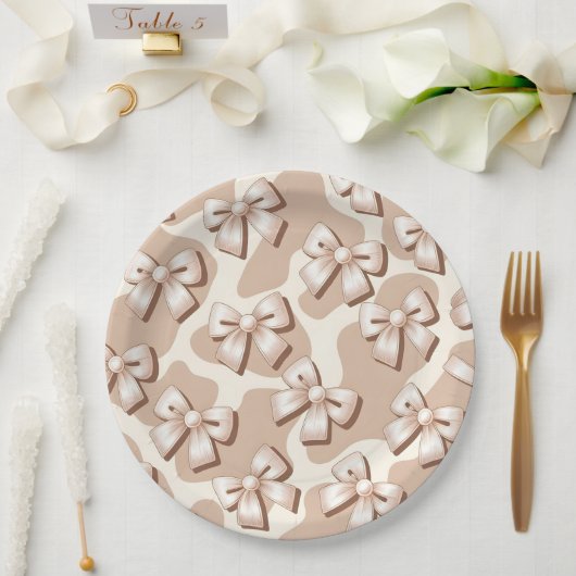 Chic White Bow & Beige Kuh Print Halloween - Pappteller (Hochzeit)