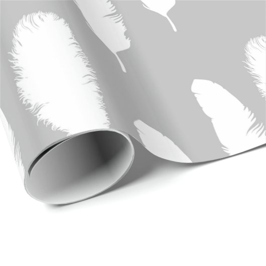 Chic White Feathers Geschenkpapier (Rolleneckpunkt)
