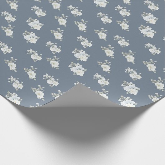 Chic White Floral Pattern Dusty Blue Geschenkpapier (Ecke)