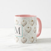 Chic White Heart Ornaments Monogram Tasse (VorderseiteRechts)