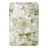 Chic White Hydrangea Sage Green Monogram Bath Mat Badematte (Vorderseite Vertikal)