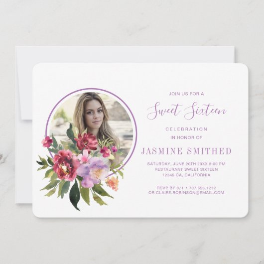 Chic White Lila Floral Themed Foto Sweet 16 Einladung (Vorderseite)