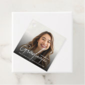 Chic White Script Graduate Foto Geschenkanhänger (Beispiel)