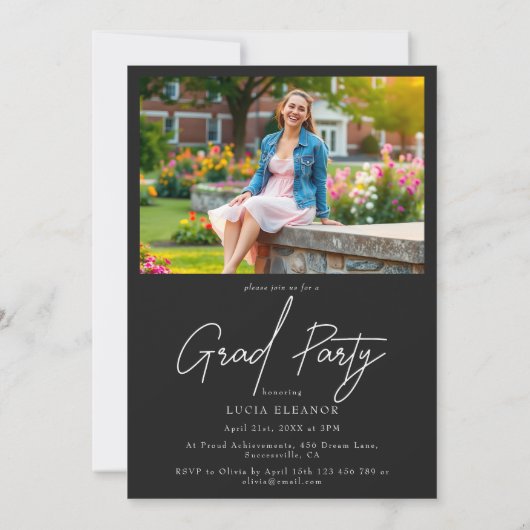 Chic White Script High School Uni-Abschluß Einladung (Rückseite)