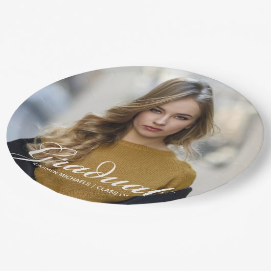 Chic White Script Overlay Graduate Foto Party Pappteller (Schrägansicht)