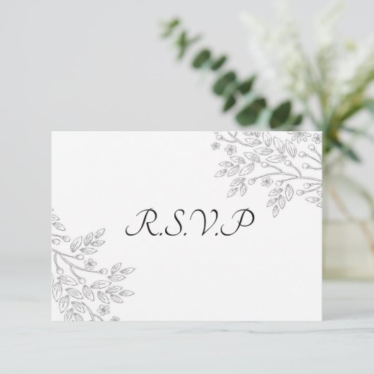 Chic White Silver Foil Floral RSVP Card Einladung (Stehend Vorderseite)