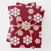 Chic White Snowflakes Nordic Pattern auf Dunkelrot Geschenkpapier Set (Beispiel)