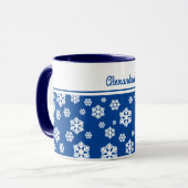 Chic White Snowflakes Nordic Pattern auf Navy Blue Tasse (Vorderseite Links)