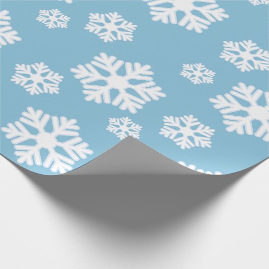 Chic White Snowflakes Nordic Pattern on Ice Blue Geschenkpapier (Ecke)