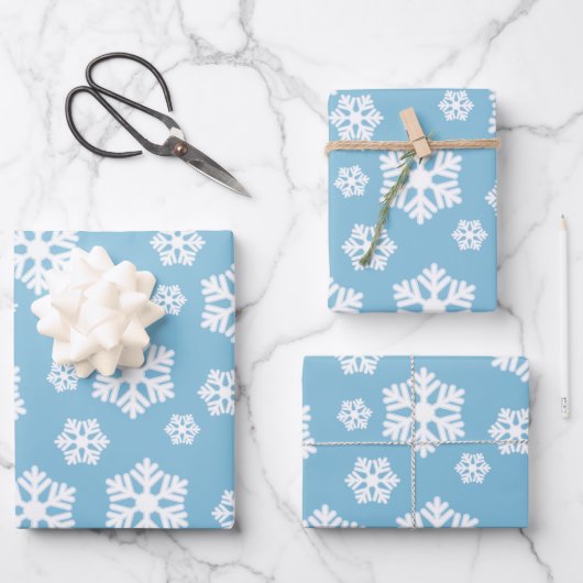 Chic White Snowflakes Nordic Pattern on Ice Blue Geschenkpapier Set (Vorderseite)