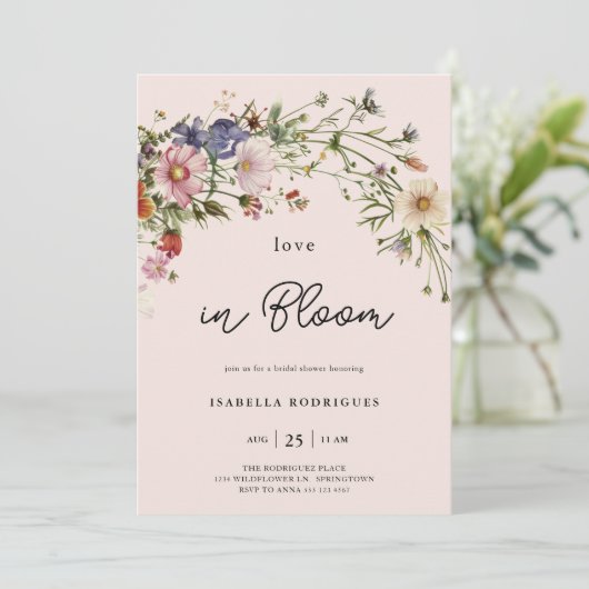 Chic Wildblume Liebe in Bloom Brautparty Einladung (Stehend Vorderseite)