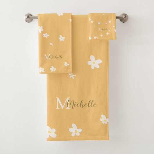 Chic Yellow Farmhouse Sweet Daisies Girly Monogram Badhandtuch Set (Insitu)