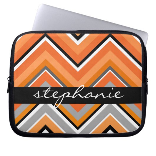 Chic Zickzack Muster Schwarz Grau Orange mit Name Laptopschutzhülle (Vorderseite)