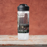 Chicago Elevated Loop Bahn Trinkflasche<br><div class="desc">Bleibe dir während deines täglichen Trainings mit dieser durchsichtigen,  plastischen Wasserflasche,  die ein Foto des berühmten,  erhöhten Loop-Zuges in Chicago,  Illinois,  bietet. Wählen Sie die Größe und Farbe der Wasserflasche aus. HINWEIS: Design nicht optimiert für Kid's Wasserflasche Stil.</div>