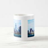 Chicago IL - Schooner gegen Chicago Skyline Kaffeetasse (Mittel)