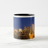 Chicago, Illinois, Skyline aus West Loop Zweifarbige Tasse (Mittel)