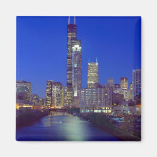 Chicago, Illinois, Skyline bei Nacht mit Chicago Magnet