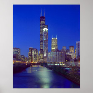Chicago, Illinois, Skyline bei Nacht mit Chicago Poster