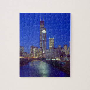 Chicago, Illinois, Skyline bei Nacht mit Chicago Puzzle