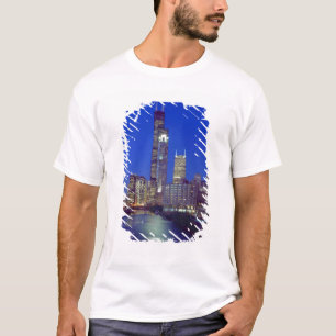 Chicago, Illinois, Skyline bei Nacht mit Chicago T-Shirt