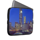 Chicago, Illinois, Skyline nachts mit Chicago Laptopschutzhülle (Vorne Rechts)