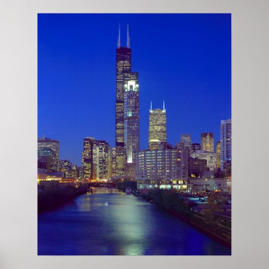 Chicago, Illinois, Skyline nachts mit Chicago Poster (Vorne)