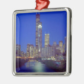 Chicago, Illinois, Skyline nachts mit Chicago Silbernes Ornament (Links)