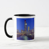 Chicago, Illinois, Skyline nachts mit Chicago Tasse (Links)