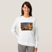 Chicago, Illinois, Skyline und Chicago River bei 2 T-Shirt (Vorne ganz)