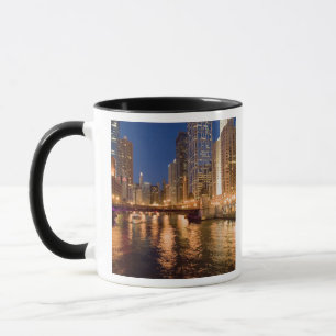 Chicago, Illinois, Skyline und Chicago River bei 2 Tasse