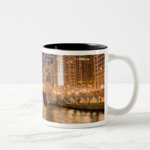 Chicago, Illinois, Skyline und Chicago River bei 2 Zweifarbige Tasse