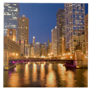 Chicago, Illinois, Skyline und Chicago River bei Fliese
