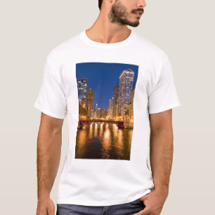 Chicago, Illinois, Skyline und Chicago River bei T-Shirt