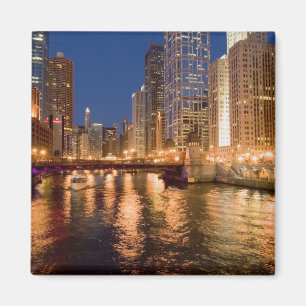 Chicago, Illinois, Skyline und Chicago River mit 2 Magnet