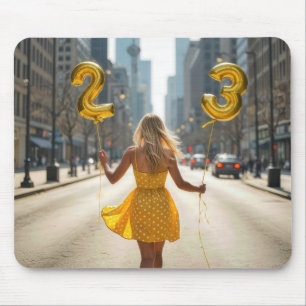 Chicago-Mädchen mit Partyballons Mousepad