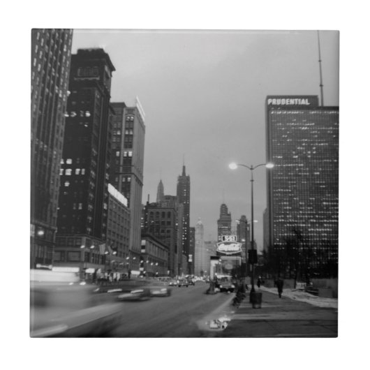 Chicago Michigan Avenue @ Night März 6, 1967 Fliese (Vorderseite)