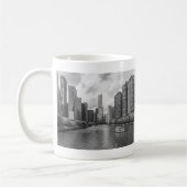 Chicago River und Trump Tower Grayscale Coffee Tas Kaffeetasse (Links)