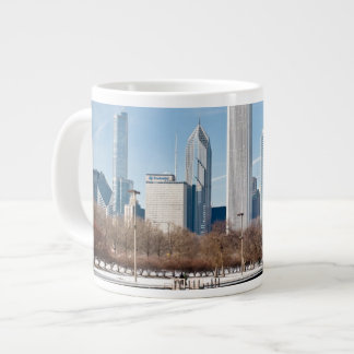 Chicago-Skyline über gefrorenem Michigansee Jumbo-Tasse
