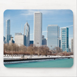 Chicago-Skyline über gefrorenem Michigansee Mousepad